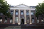 Assen 25 juli 2023
Rechtszaak Thijs Romer in de rechtbank van Assen Zijn moeder vader  Peter Romer en stiefmoeder kwamen met hem mee. Zijn advocaat is Wikke Monster