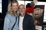 Zandvoort 6 juli 2023
Presentatie Formule 1 F1 spel van Robert Doornbos en Chantal Bles in de box van Redbull op circuitpark Zandvoort. Rob Kamphues met vriendin