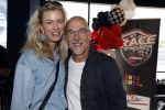 Zandvoort 6 juli 2023
Presentatie Formule 1 F1 spel van Robert Doornbos en Chantal Bles in de box van Redbull op circuitpark Zandvoort. Rob Kamphues met vriendin