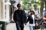 Amsterdam 6 juli 2023
Rob Kemps met zijn nieuwe vriendin Stephanie Klaver op straat in Amsterdam zuid.