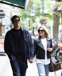 Amsterdam 6 juli 2023
Rob Kemps met zijn nieuwe vriendin Stephanie Klaver op straat in Amsterdam zuid.