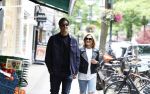 Amsterdam 6 juli 2023
Rob Kemps met zijn nieuwe vriendin Stephanie Klaver op straat in Amsterdam zuid.