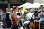 Amsterdam 11 juli 2023
Rose Bertram met dochter op straat in Amsterdam . Rose heeft een roos tatoo op haar arm.