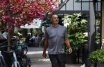 Amsterdam 18 juli 2023
Ruud Gullit en zijn vriendin Karin de Rooy op de cornelus Schuytstraat.