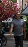 Amsterdam 18 juli 2023
Ruud Gullit en zijn vriendin Karin de Rooy op de cornelus Schuytstraat.