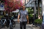 Amsterdam 18 juli 2023
Ruud Gullit en zijn vriendin Karin de Rooy op de cornelus Schuytstraat.