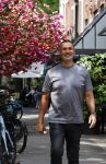 Amsterdam 18 juli 2023
Ruud Gullit en zijn vriendin Karin de Rooy op de cornelus Schuytstraat.