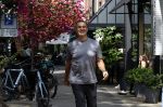 Amsterdam 18 juli 2023
Ruud Gullit en zijn vriendin Karin de Rooy op de cornelus Schuytstraat.