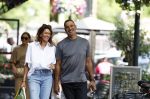 Amsterdam 18 juli 2023
Ruud Gullit en zijn vriendin Karin de Rooy op de cornelus Schuytstraat.