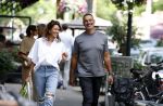 Amsterdam 18 juli 2023
Ruud Gullit en zijn vriendin Karin de Rooy op de cornelus Schuytstraat.