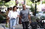 Amsterdam 18 juli 2023
Ruud Gullit en zijn vriendin Karin de Rooy op de cornelus Schuytstraat.