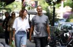 Amsterdam 18 juli 2023
Ruud Gullit en zijn vriendin Karin de Rooy op de cornelus Schuytstraat.