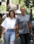 Amsterdam 18 juli 2023
Ruud Gullit en zijn vriendin Karin de Rooy op de cornelus Schuytstraat.