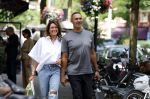 Amsterdam 18 juli 2023
Ruud Gullit en zijn vriendin Karin de Rooy op de cornelus Schuytstraat.