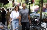 Amsterdam 18 juli 2023
Ruud Gullit en zijn vriendin Karin de Rooy op de cornelus Schuytstraat.