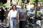 Amsterdam 18 juli 2023
Ruud Gullit en zijn vriendin Karin de Rooy op de cornelus Schuytstraat.