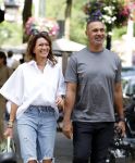 Amsterdam 18 juli 2023
Ruud Gullit en zijn vriendin Karin de Rooy op de cornelus Schuytstraat.