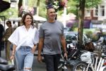 Amsterdam 18 juli 2023
Ruud Gullit en zijn vriendin Karin de Rooy op de cornelus Schuytstraat.