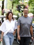 Amsterdam 18 juli 2023
Ruud Gullit en zijn vriendin Karin de Rooy op de cornelus Schuytstraat.