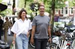 Amsterdam 18 juli 2023
Ruud Gullit en zijn vriendin Karin de Rooy op de cornelus Schuytstraat.