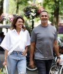 Amsterdam 18 juli 2023
Ruud Gullit en zijn vriendin Karin de Rooy op de cornelus Schuytstraat.