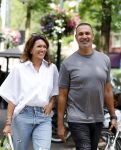 Amsterdam 18 juli 2023
Ruud Gullit en zijn vriendin Karin de Rooy op de cornelus Schuytstraat.