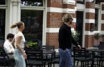 Amsterdam 21 juli 2023
Thijs Romer rijdt naar het huis van Noor Groot . Hij parkeert zijn auto ergens anders en loopt naar haar huis . 30 min later loopt hij weg  en 10 seconden later komt Noor achter hem aangerend.  Ze lopen ergens heen en ruim anderhalf uur later komt Noor alleen terug Thijs loopt naar zijn auto en rijdt weg.