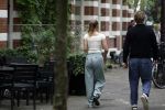 Amsterdam 21 juli 2023
Thijs Romer rijdt naar het huis van Noor Groot . Hij parkeert zijn auto ergens anders en loopt naar haar huis . 30 min later loopt hij weg  en 10 seconden later komt Noor achter hem aangerend.  Ze lopen ergens heen en ruim anderhalf uur later komt Noor alleen terug Thijs loopt naar zijn auto en rijdt weg.