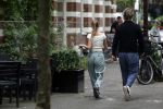 Amsterdam 21 juli 2023
Thijs Romer rijdt naar het huis van Noor Groot . Hij parkeert zijn auto ergens anders en loopt naar haar huis . 30 min later loopt hij weg  en 10 seconden later komt Noor achter hem aangerend.  Ze lopen ergens heen en ruim anderhalf uur later komt Noor alleen terug Thijs loopt naar zijn auto en rijdt weg.