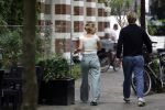 Amsterdam 21 juli 2023
Thijs Romer rijdt naar het huis van Noor Groot . Hij parkeert zijn auto ergens anders en loopt naar haar huis . 30 min later loopt hij weg  en 10 seconden later komt Noor achter hem aangerend.  Ze lopen ergens heen en ruim anderhalf uur later komt Noor alleen terug Thijs loopt naar zijn auto en rijdt weg.