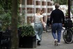 Amsterdam 21 juli 2023
Thijs Romer rijdt naar het huis van Noor Groot . Hij parkeert zijn auto ergens anders en loopt naar haar huis . 30 min later loopt hij weg  en 10 seconden later komt Noor achter hem aangerend.  Ze lopen ergens heen en ruim anderhalf uur later komt Noor alleen terug Thijs loopt naar zijn auto en rijdt weg.