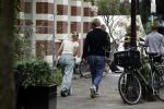 Amsterdam 21 juli 2023
Thijs Romer rijdt naar het huis van Noor Groot . Hij parkeert zijn auto ergens anders en loopt naar haar huis . 30 min later loopt hij weg  en 10 seconden later komt Noor achter hem aangerend.  Ze lopen ergens heen en ruim anderhalf uur later komt Noor alleen terug Thijs loopt naar zijn auto en rijdt weg.