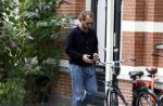 Amsterdam 21 juli 2023
Thijs Romer rijdt naar het huis van Noor Groot . Hij parkeert zijn auto ergens anders en loopt naar haar huis . 30 min later loopt hij weg  en 10 seconden later komt Noor achter hem aangerend.  Ze lopen ergens heen en ruim anderhalf uur later komt Noor alleen terug Thijs loopt naar zijn auto en rijdt weg.