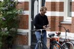 Amsterdam 21 juli 2023
Thijs Romer rijdt naar het huis van Noor Groot . Hij parkeert zijn auto ergens anders en loopt naar haar huis . 30 min later loopt hij weg  en 10 seconden later komt Noor achter hem aangerend.  Ze lopen ergens heen en ruim anderhalf uur later komt Noor alleen terug Thijs loopt naar zijn auto en rijdt weg.