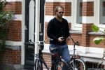 Amsterdam 21 juli 2023
Thijs Romer rijdt naar het huis van Noor Groot . Hij parkeert zijn auto ergens anders en loopt naar haar huis . 30 min later loopt hij weg  en 10 seconden later komt Noor achter hem aangerend.  Ze lopen ergens heen en ruim anderhalf uur later komt Noor alleen terug Thijs loopt naar zijn auto en rijdt weg.