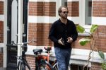 Amsterdam 21 juli 2023
Thijs Romer rijdt naar het huis van Noor Groot . Hij parkeert zijn auto ergens anders en loopt naar haar huis . 30 min later loopt hij weg  en 10 seconden later komt Noor achter hem aangerend.  Ze lopen ergens heen en ruim anderhalf uur later komt Noor alleen terug Thijs loopt naar zijn auto en rijdt weg.