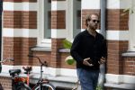 Amsterdam 21 juli 2023
Thijs Romer rijdt naar het huis van Noor Groot . Hij parkeert zijn auto ergens anders en loopt naar haar huis . 30 min later loopt hij weg  en 10 seconden later komt Noor achter hem aangerend.  Ze lopen ergens heen en ruim anderhalf uur later komt Noor alleen terug Thijs loopt naar zijn auto en rijdt weg.