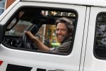 Amsterdam 11 juli 2023
Thomas v d Vlugt in zijn jeep met reclame voor First Energy Gum waarvan Thomas Mede eigenaar is.