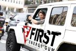 Amsterdam 11 juli 2023
Thomas v d Vlugt in zijn jeep met reclame voor First Energy Gum waarvan Thomas Mede eigenaar is.