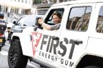 Amsterdam 11 juli 2023
Thomas v d Vlugt in zijn jeep met reclame voor First Energy Gum waarvan Thomas Mede eigenaar is.