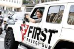 Amsterdam 11 juli 2023
Thomas v d Vlugt in zijn jeep met reclame voor First Energy Gum waarvan Thomas Mede eigenaar is.