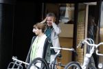 Amsterdam 22 juli 2023
Tom Egbers en zijn vrouw Janke Dekker winkelend in Amsterdam zuid. Ze waren oa bij Suit supply en de Joffers.