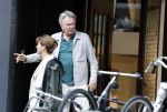 Amsterdam 22 juli 2023
Tom Egbers en zijn vrouw Janke Dekker winkelend in Amsterdam zuid. Ze waren oa bij Suit supply en de Joffers.