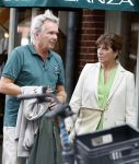 Amsterdam 22 juli 2023
Tom Egbers en zijn vrouw Janke Dekker winkelend in Amsterdam zuid. Ze waren oa bij Suit supply en de Joffers.