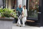 Amsterdam 22 juli 2023
Tom Egbers en zijn vrouw Janke Dekker winkelend in Amsterdam zuid. Ze waren oa bij Suit supply en de Joffers.