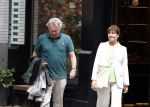 Amsterdam 22 juli 2023
Tom Egbers en zijn vrouw Janke Dekker winkelend in Amsterdam zuid. Ze waren oa bij Suit supply en de Joffers.
