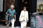 Amsterdam 22 juli 2023
Tom Egbers en zijn vrouw Janke Dekker winkelend in Amsterdam zuid. Ze waren oa bij Suit supply en de Joffers.