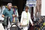 Amsterdam 22 juli 2023
Tom Egbers en zijn vrouw Janke Dekker winkelend in Amsterdam zuid. Ze waren oa bij Suit supply en de Joffers.