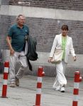 Amsterdam 22 juli 2023
Tom Egbers en zijn vrouw Janke Dekker winkelend in Amsterdam zuid. Ze waren oa bij Suit supply en de Joffers.