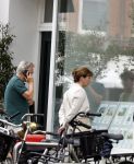 Amsterdam 22 juli 2023
Tom Egbers en zijn vrouw Janke Dekker winkelend in Amsterdam zuid. Ze waren oa bij Suit supply en de Joffers.